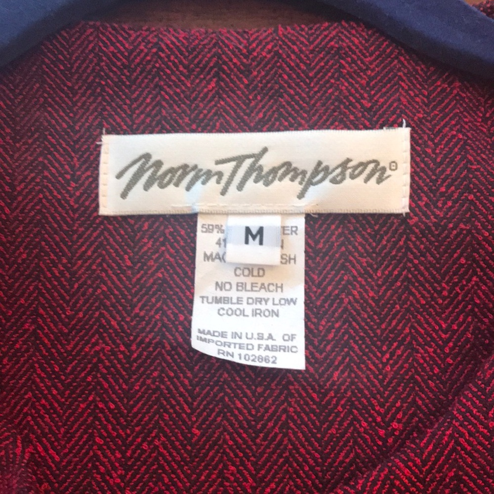 Red jacket - Picture 2 of 3